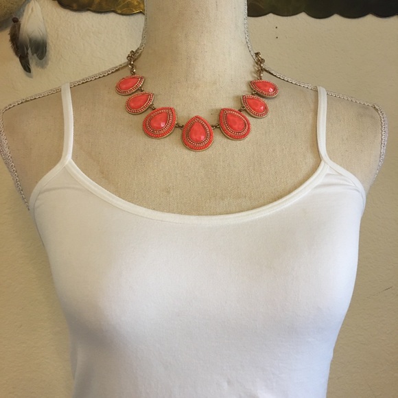 Coral tone faceted tear drop statement necklace - Picture 3 of 8